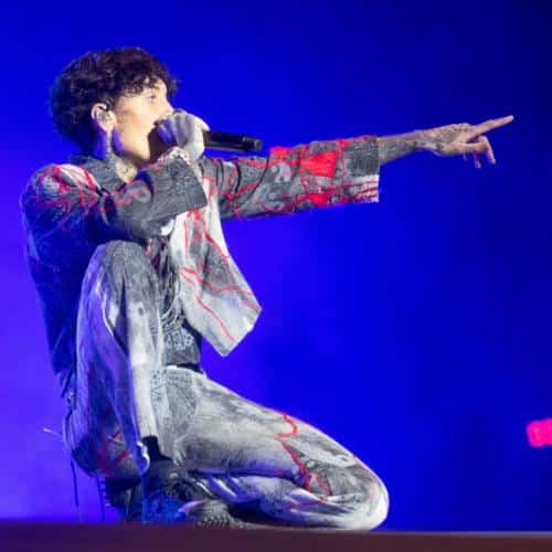 `` Ce n'est pas notre monde '': Apportez-moi l'Oli Sykes de l'horizon qui n'est pas truqué par la tête d'affichage de Glastonbury
            


