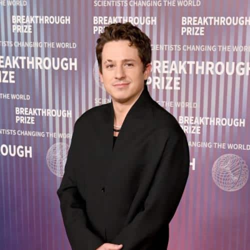 Charlie Puth annonce la mini-résidence «intime» Blue Note Jazz Club
            

