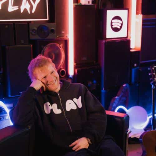 Ed Sheeran admet qu'il est important d'être honnête dans sa musique à propos du «vrai conflit» dans son mariage
            

