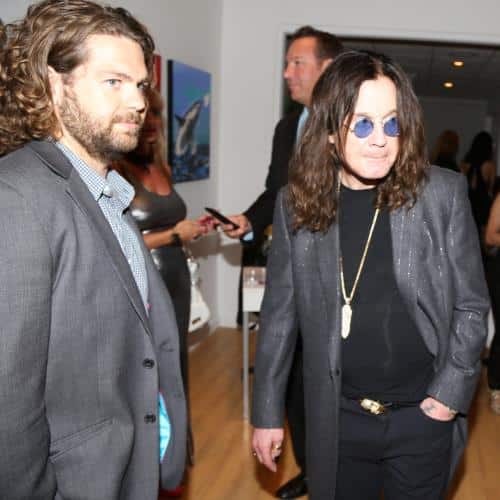Jack Osbourne se souvient émotionnellement du moment où il a découvert qu'Ozzy Osbourne était mort
            

