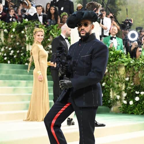 `` Je viens de faire une centaine de pulls '': Bad Bunny a célébré l'appel du Super Bowl dans le gymnase
            

