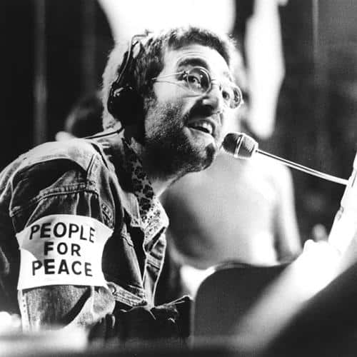 John Lennon «ressemblait à devoir être un Beatle» à la fin, dit le fils Sean Ono Lennon
            


