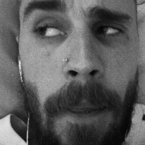 Justin Bieber étonné par les propres poils du visage
            


