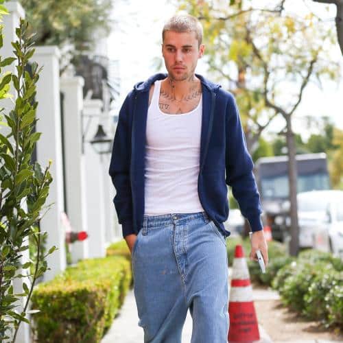 Justin Bieber publie le deuxième album surprise de l'année
            

