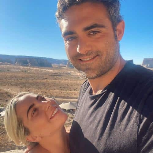 Lady Gaga appelle le fiancé «l'amour de ma vie» dans une lettre sincère
            

