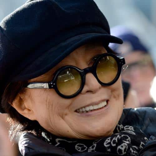 Les lunettes de marque de John Lennon à vendre aux enchères
            

