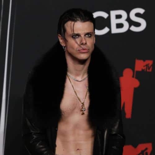 L'obscurité `` Dan Hawkins marque Ozzy Osbourne MTV VMA hommage 'Un autre ongle dans le cercueil pour le rock' n 'roll'
            

