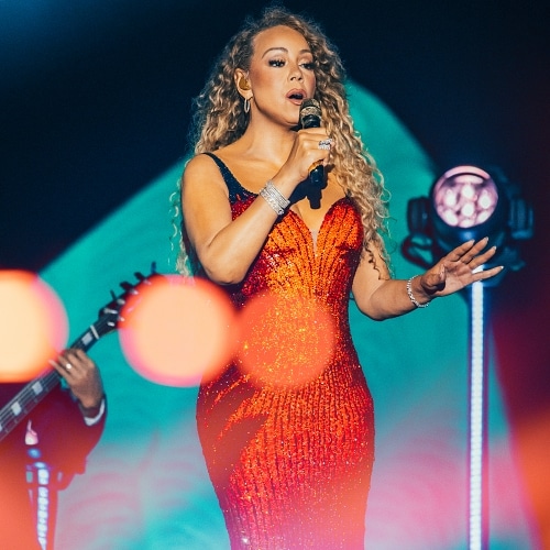 Mariah Carey fait la une des journaux historiques en Amazonie
            


