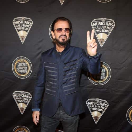 Ringo Starr sur toujours aimant jouer en direct: `` Vous ne pensez jamais que vous allez aller aussi loin ''
            

