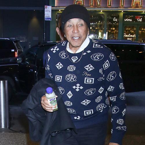 Smokey Robinson bloqué dans le but de nommer des accusateurs de viol
            

