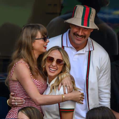 Taylor Swift célèbre le 30e anniversaire de Brittany Mahomes
            

