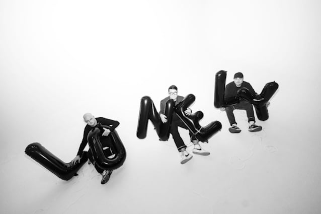 BLABBERMOUTH.NET