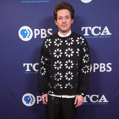 Charlie Puth répondra à «beaucoup de points d'interrogation» avec de la nouvelle musique
            

