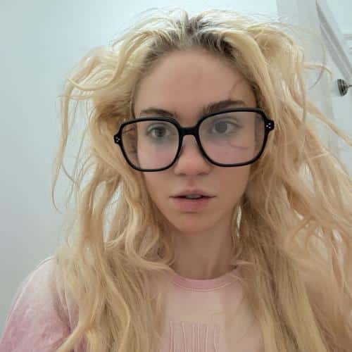 Grimes lance un tatouage facial « innovant »
            


