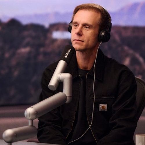 "J'ai sérieusement envisagé d'arrêter la musique" : Armin van Buuren ouvre un nouveau chapitre avec l'album classique "Piano"
            


