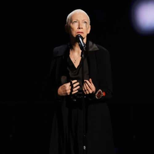 La carrière de chanteuse d'Annie Lennox a commencé dans un bus à impériale de Londres
            

