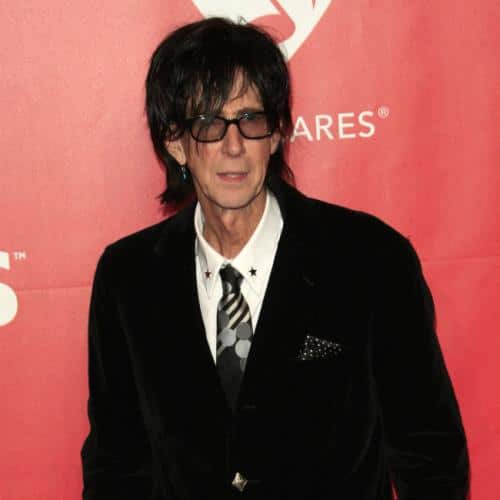 Les membres survivants des voitures travaillant sur de la nouvelle musique lancée par le chanteur tardif Ric Ocasek
            

