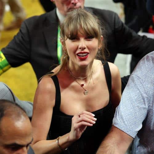 Taylor Swift explique pourquoi elle ne jouera pas au Superbowl Halftime Show
            

