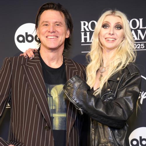 Jim Carrey et Taylor Momsen se réunissent 25 ans après Comment le Grinch a volé Noël
            


