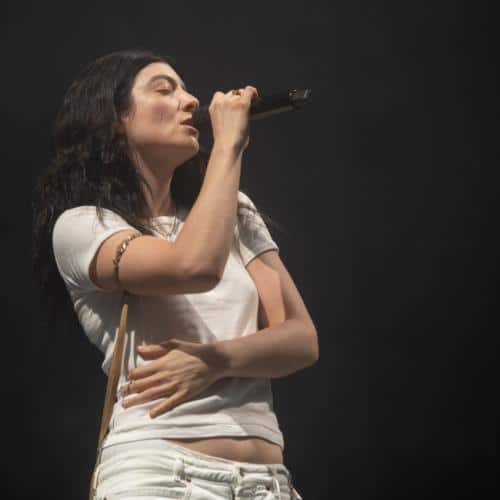 Lorde abandonne son concert en raison d'une « intoxication alimentaire impitoyable »
            

