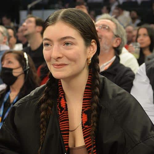 Lorde contraint d'annuler son concert après une intoxication alimentaire « impitoyable »
            

