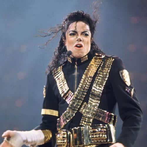 Michael Jackson devient le premier artiste à figurer dans le Top 10 en six décennies
            

