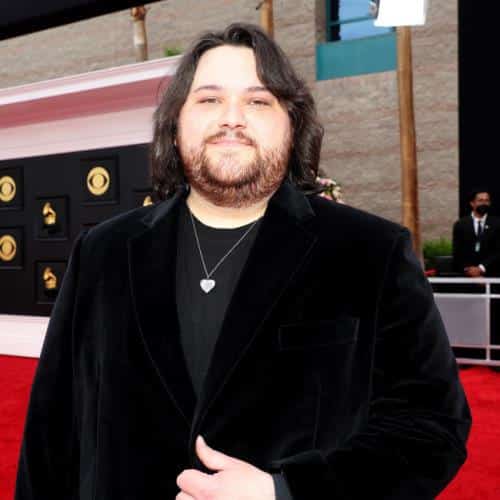 Wolfgang Van Halen dit qu'il est « injuste » de le traiter de « bébé népo »
            

