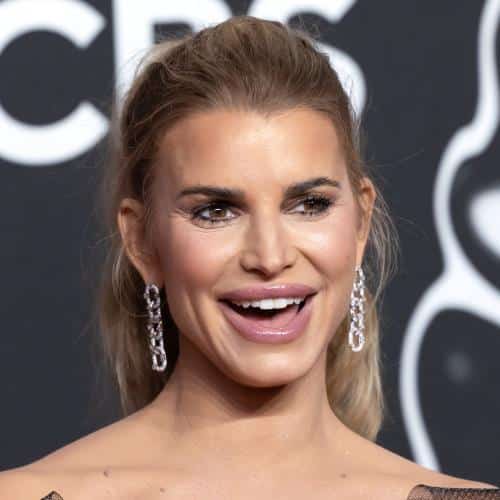 Jessica Simpson admet qu'elle "ne s'est jamais sentie assez bien" en tant que jeune chanteuse
            

