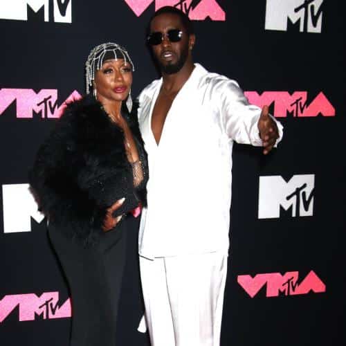 La mère de Sean Combs reproche à Netflix d'avoir prétendu l'avoir frappée
            

