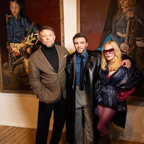 Madonna et Guy Ritchie se réunissent pour la première fois en 17 ans pour soutenir l'exposition d'art de leur fils
            

