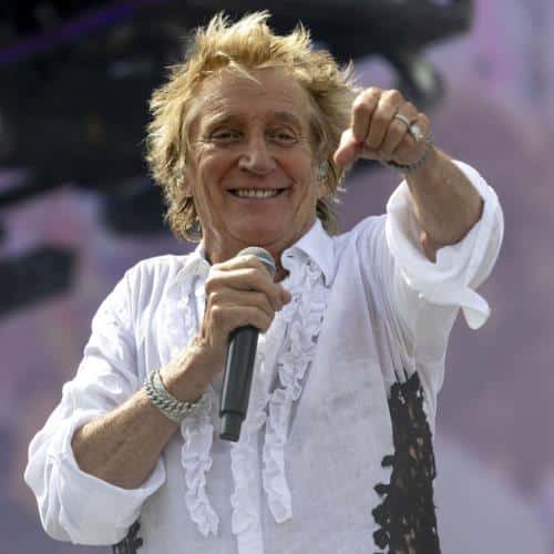 Rod Stewart arrête le concert pour crier après un fan pour avoir « gâché le spectacle »
            

