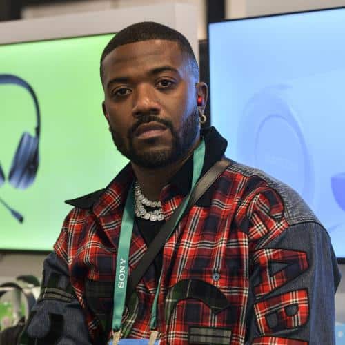 Ray J hospitalisé pour une pneumonie grave – rapport
            

