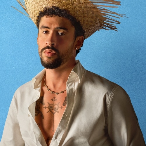 DeBÍ TiRAR MáS FOToS de Bad Bunny s'apprête à percer dans le Top 10 après la mi-temps du Super Bowl
            

