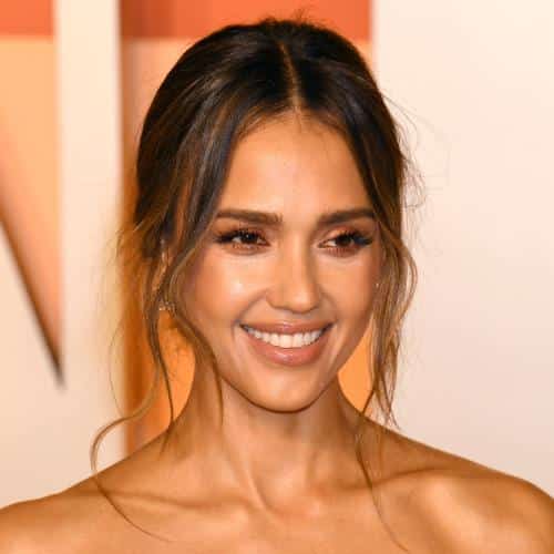 Jessica Alba a eu des «frissons complets» lors du spectacle de la mi-temps du Super Bowl de Bad Bunny
            

