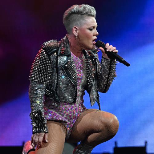Pink sera l'hôte invité du Kelly Clarkson Show
            

