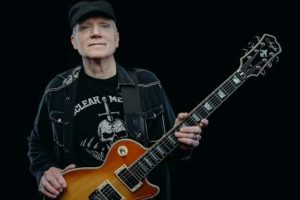 CHRIS POLAND, ancien guitariste de MEGADETH, recrute JOE LYNN TURNER, PAT TRAVERS, ALAN DAVEY et SHAWN DROVER pour le single NUCLEAR MESSIAH « For Mad Men Only »