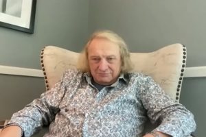 LOU GRAMM dit que travailler sur un nouvel album solo « sorti » était une expérience « cathartique »