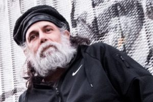 CHRIS BARNES explique pourquoi ses anciens camarades du groupe CANNIBAL CORPSE ne joueraient plus avec lui : « Ils se sentent menacés par ma présence »