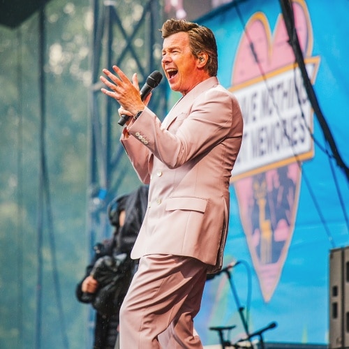 « Cela érode en quelque sorte votre âme » : Rick Astley parle de l'anxiété et des « victimes » de l'industrie
            

