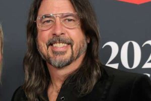 Dave Grohl des Foo Fighters n&rsquo;arrive toujours pas à « donner un sens » à la mort de Taylor Hawkins