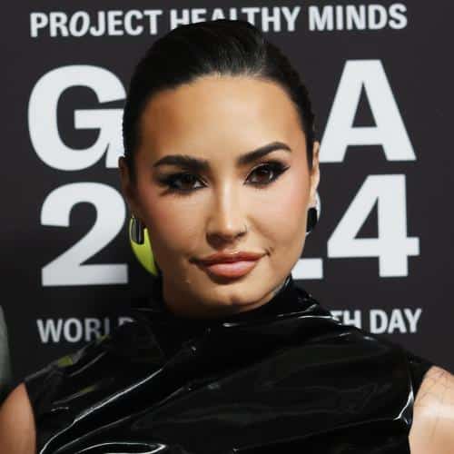 Demi Lovato chante Heart Attack lors du gala de la Fondation du cœur
            

