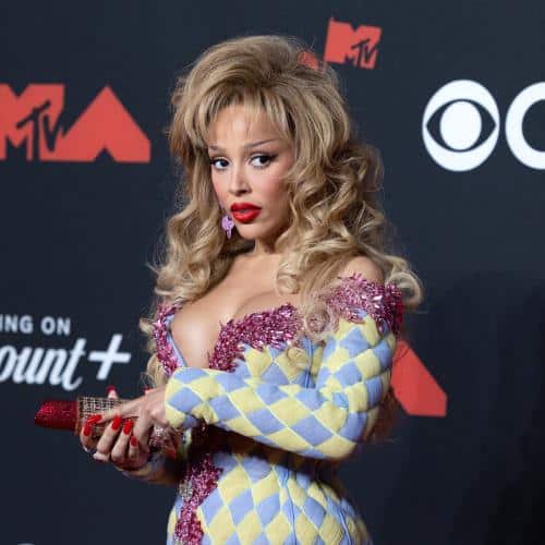 Doja Cat interpelle Timothée Chalamet pour ses remarques controversées sur l'opéra et le ballet
            

