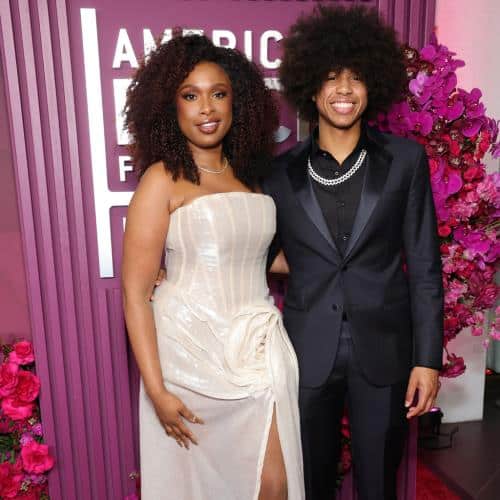 Jennifer Hudson inspirée par son fils et petit ami Common alors qu'elle se prépare pour la tournée
            

