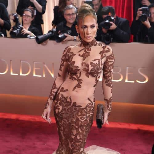 Jennifer Lopez admet qu'elle a eu des « moments vraiment difficiles » après le divorce de Marc Anthony
            

