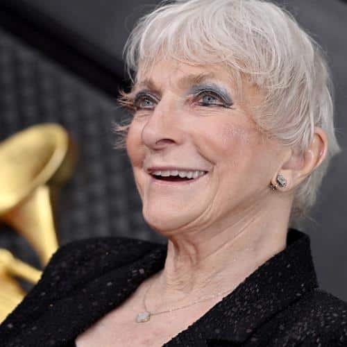 Judy Collins annonce une tournée d'adieu
            

