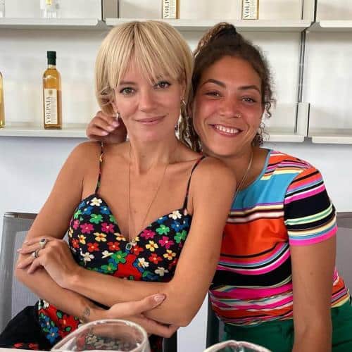 L'amie de Lily Allen révèle qu'elle a changé d'avis quant à sa participation aux BRIT Awards à la dernière minute
            


