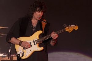 RITCHIE BLACKMORE sur la « méchante attaque de vertige » qu&rsquo;il a subie en novembre dernier : « Je ne souhaite pas cela à mon pire ennemi »