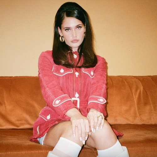Sienna Spiro domine le Billboard Hot 100 alors que « The Visitor » devient un phénomène mondial
            

