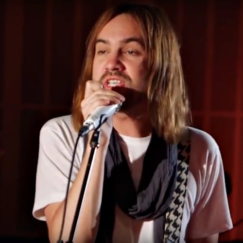 Tame Impala vise une percée historique dans le Top 10 avec "Dracula"
            


