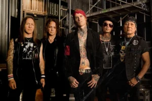 Les membres de BUCKCHERRY sont « en sécurité et indemnes » après qu&rsquo;un bus touristique ait été impliqué dans un accident impliquant plusieurs véhicules en Caroline du Sud